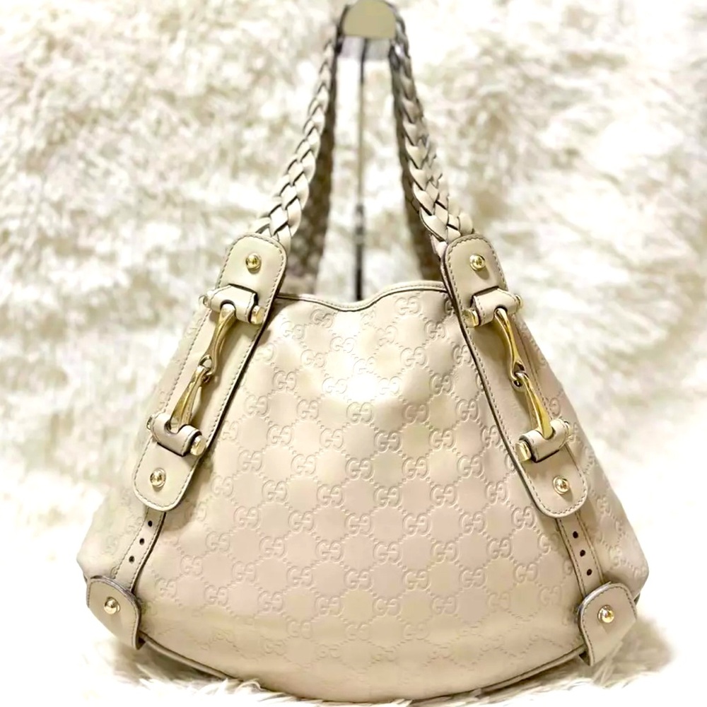GUCCI
Ivory Guccissima Leather  Pelham Shoulder Bag